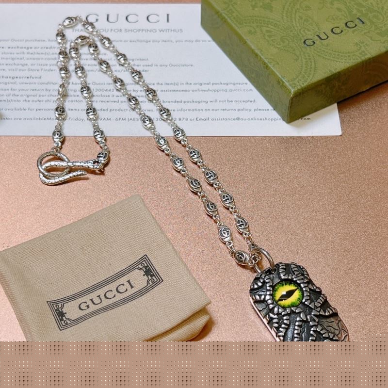 G*u*i necklaces